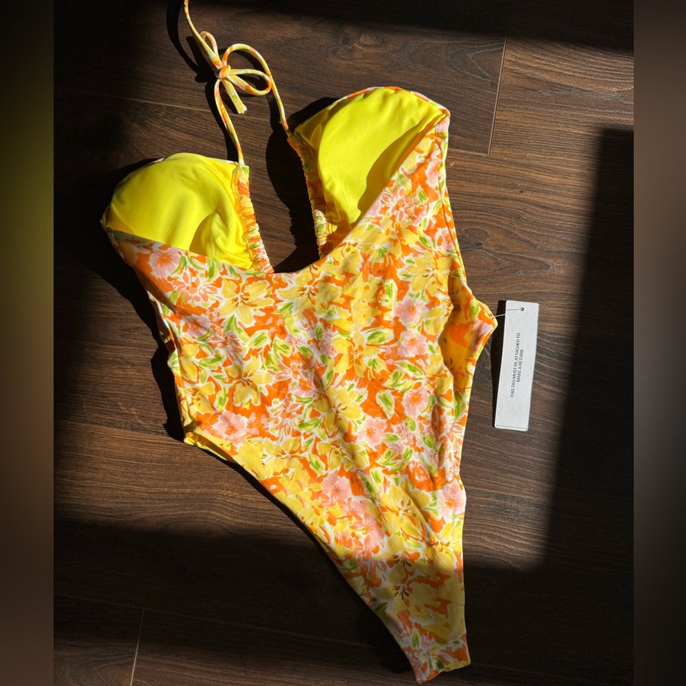 Princess Polly Vibrant Floral One Piece Swimsuit - Picture 3 of 5